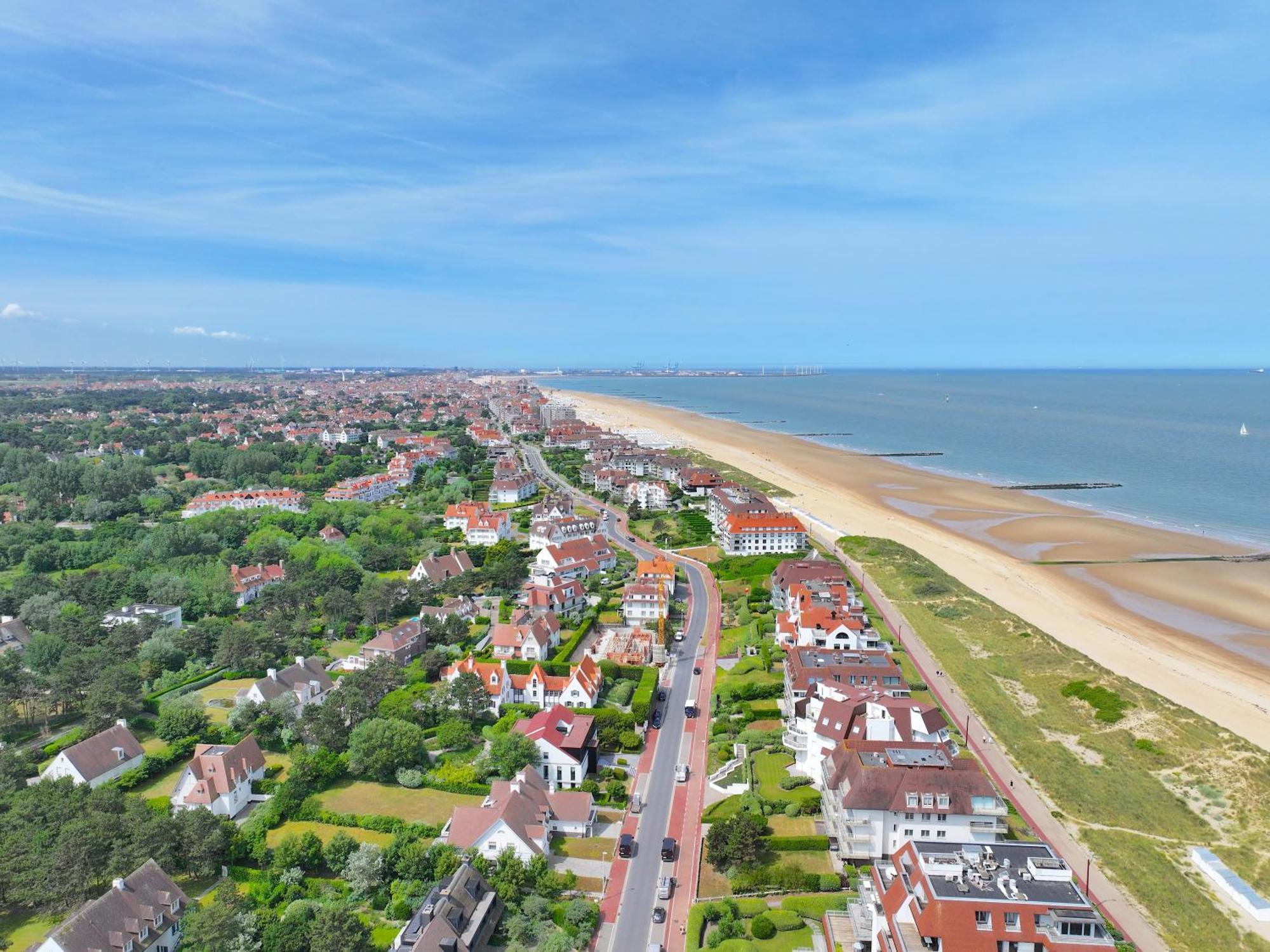 Charming Villa Near The Dunes Of Knokke Le Zoute ภายนอก รูปภาพ