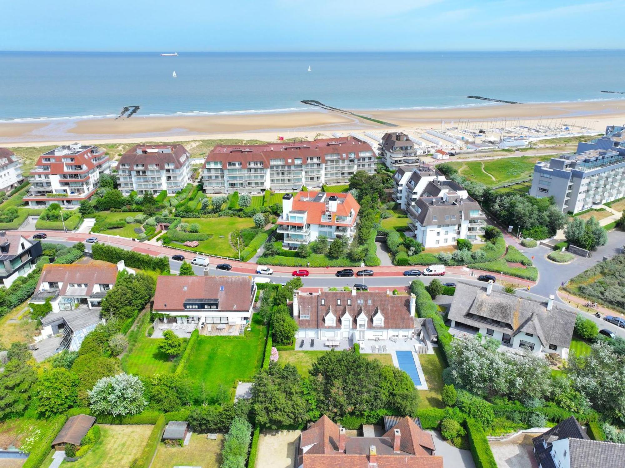 Charming Villa Near The Dunes Of Knokke Le Zoute ภายนอก รูปภาพ